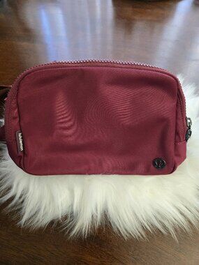 lululemon everywhere belt bag bronze green Crossbody 1L Keep them close in this versatile belt bag that helps you get out the door and on to your next adventure. Lululemon everywhere Mini Belt Bag